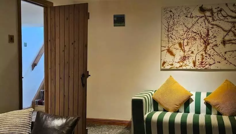 Residenssi Delightful Space View Farmhouse Astronauts Lodge