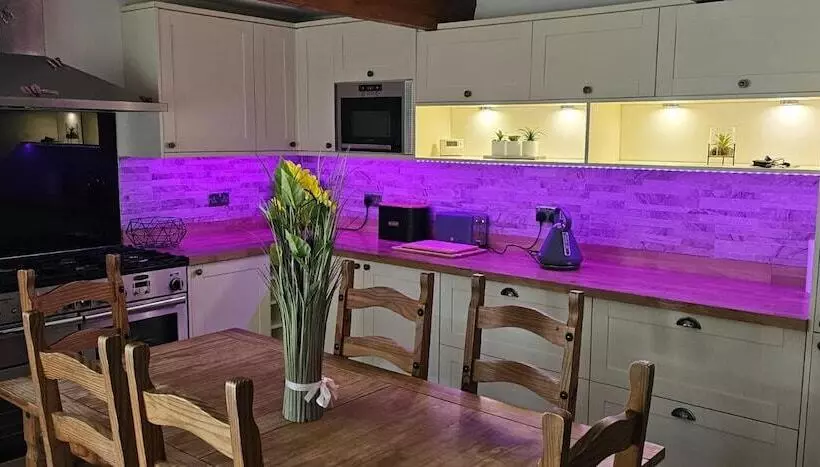 Residenssi Delightful Space View Farmhouse Astronauts Lodge