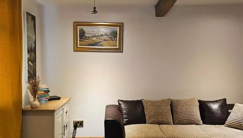 Residenssi Delightful Space View Farmhouse Astronauts Lodge