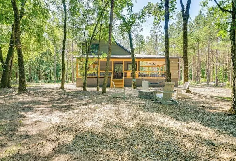 Riverfront Broken Bow Cabin W/ Private Hot Tub!
