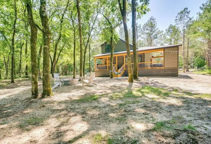 Riverfront Broken Bow Cabin W/ Private Hot Tub!