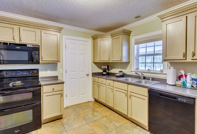 < 1/8 Mi To Boat Ramp: Family Home In Conway