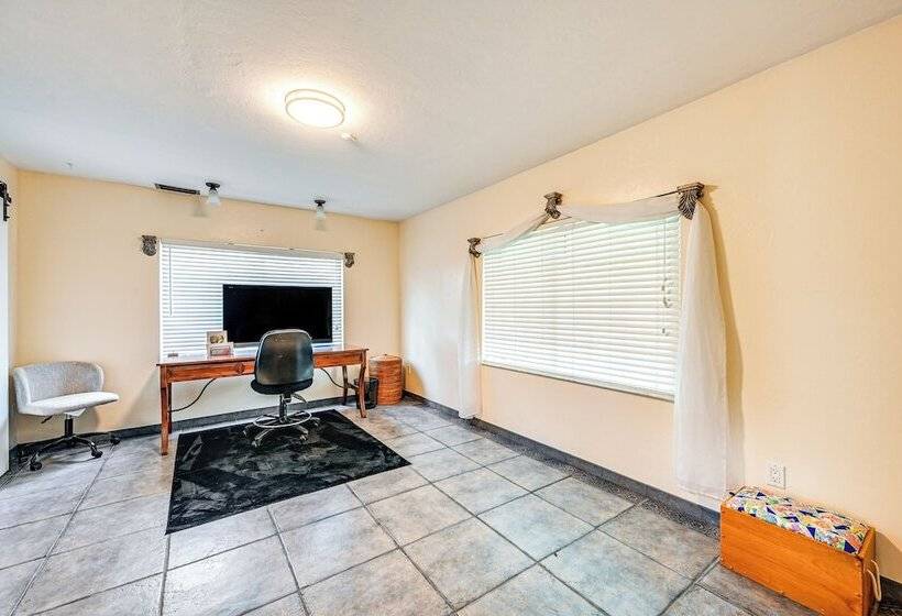 Sprawling Fort Myers Home: Pool & Screened Lanai!