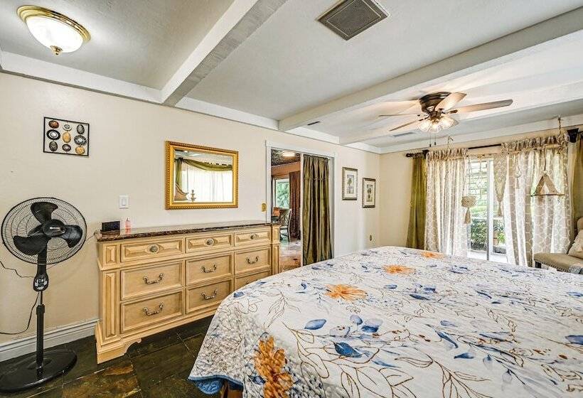 Sprawling Fort Myers Home: Pool & Screened Lanai!