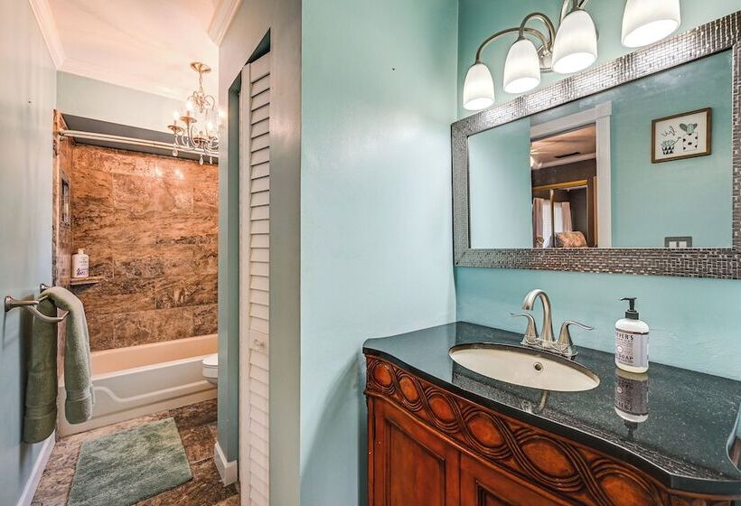 Sprawling Fort Myers Home: Pool & Screened Lanai!