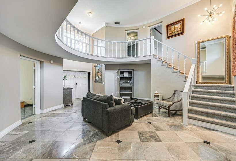 Sprawling Fort Myers Home: Pool & Screened Lanai!