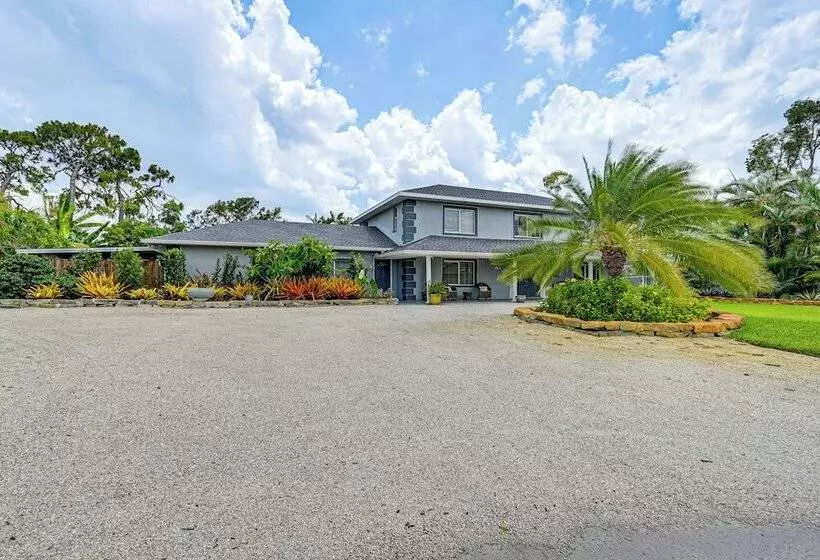 Sprawling Fort Myers Home: Pool & Screened Lanai!