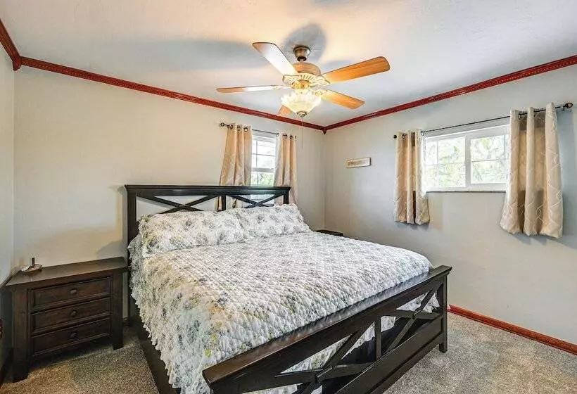 Sprawling Fort Myers Home: Pool & Screened Lanai!