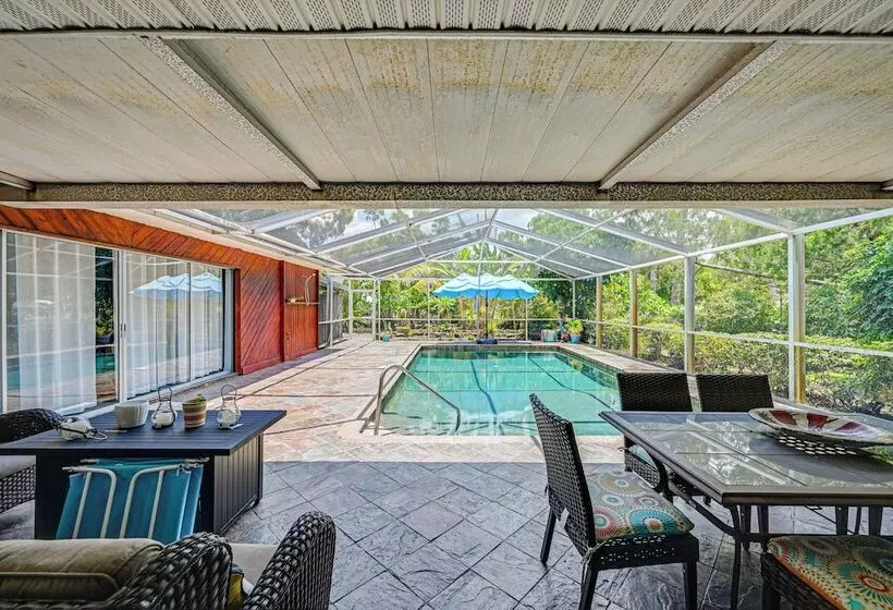 Sprawling Fort Myers Home: Pool & Screened Lanai!