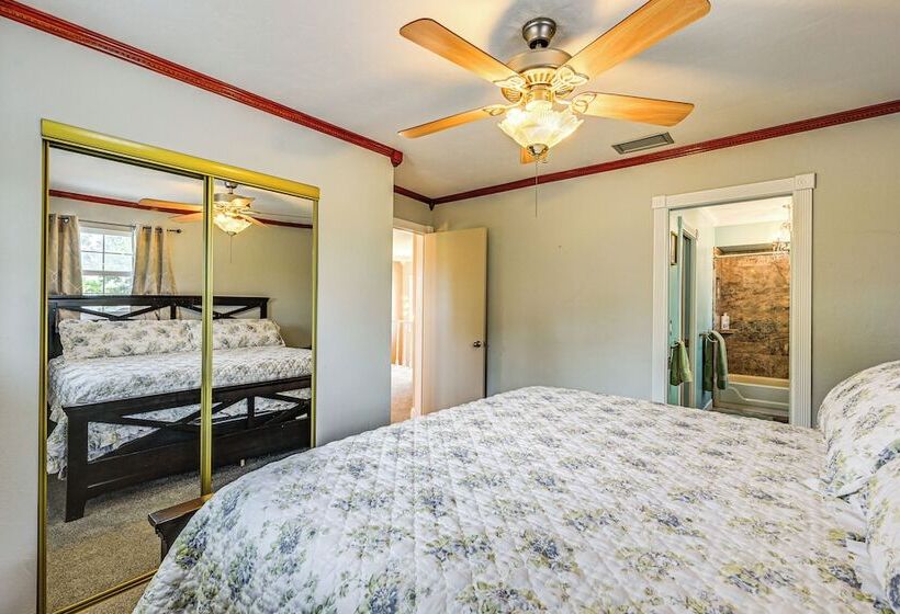 Sprawling Fort Myers Home: Pool & Screened Lanai!