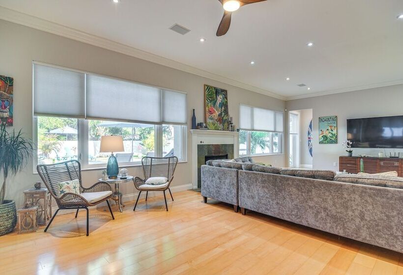 St Petersburg Home Walk To Jungle Prada Pier!