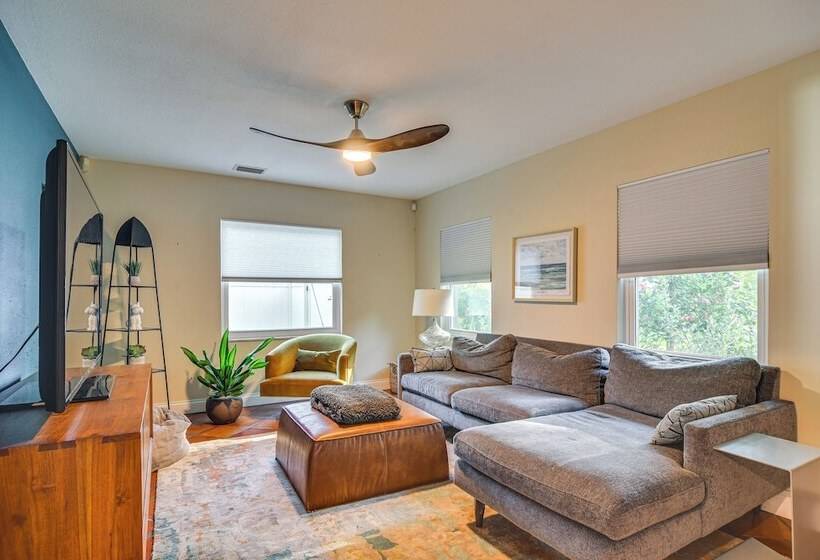 St Petersburg Home Walk To Jungle Prada Pier!