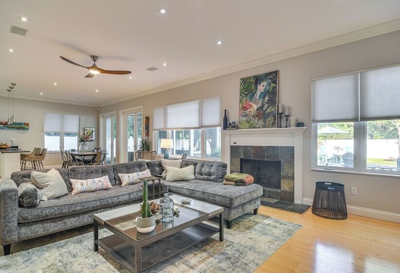 St Petersburg Home Walk To Jungle Prada Pier!