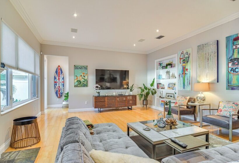 St Petersburg Home Walk To Jungle Prada Pier!