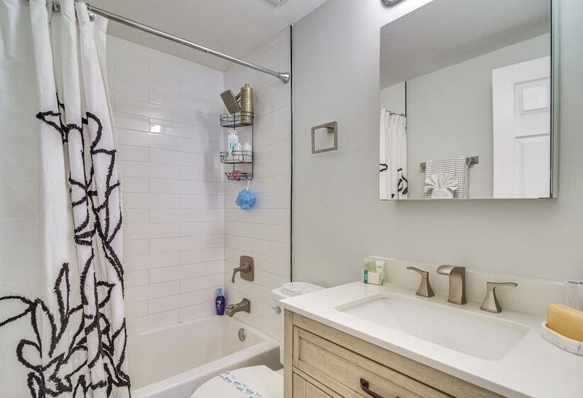 St Petersburg Home Walk To Jungle Prada Pier!