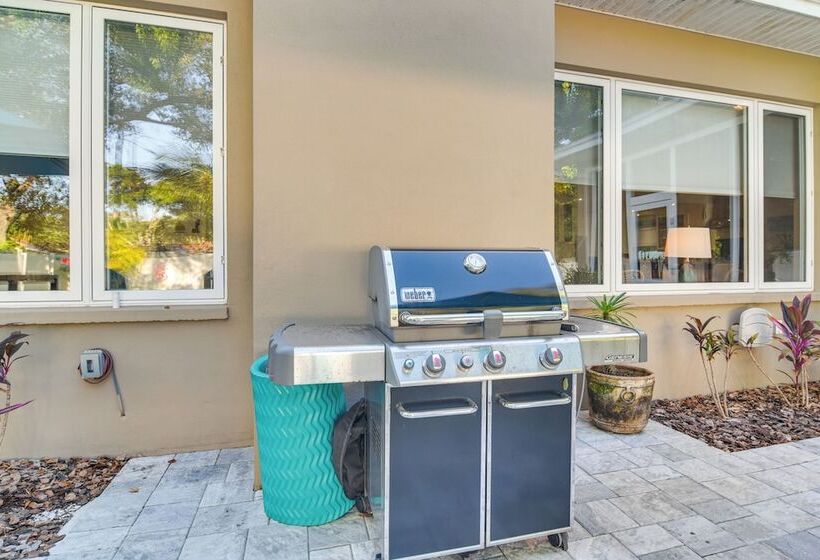 St Petersburg Home Walk To Jungle Prada Pier!