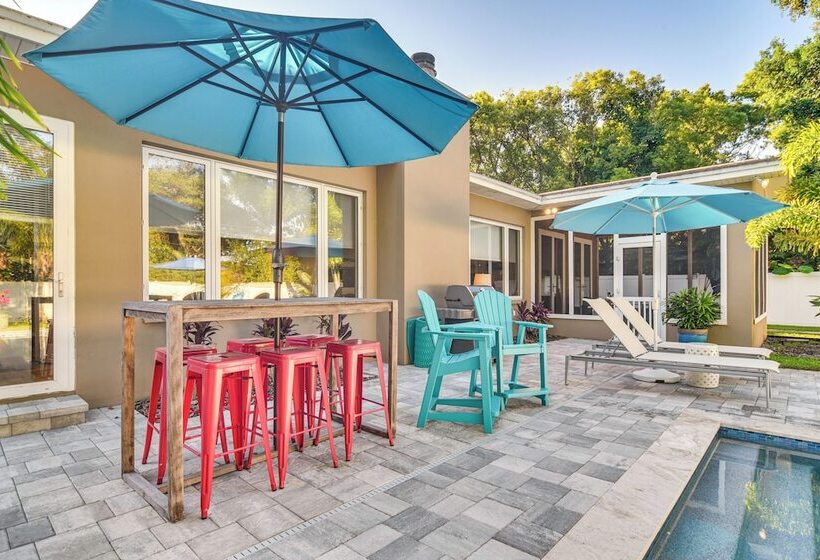 St Petersburg Home Walk To Jungle Prada Pier!