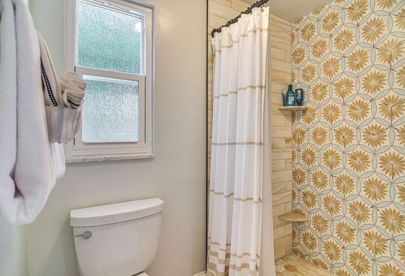 St Petersburg Home Walk To Jungle Prada Pier!