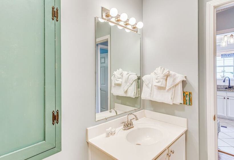 1/2 Mi To Ocean: Sunny Surfside Beach Escape!