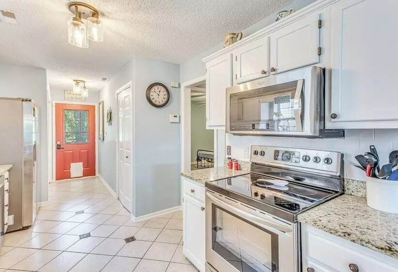 1/2 Mi To Ocean: Sunny Surfside Beach Escape!