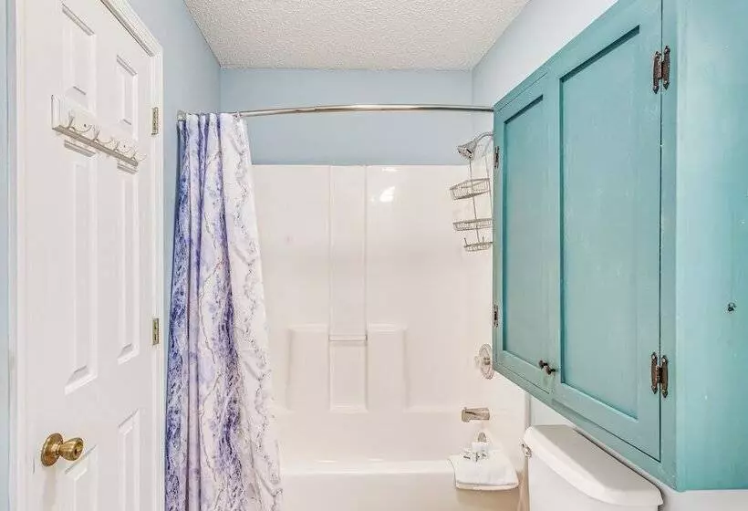 1/2 Mi To Ocean: Sunny Surfside Beach Escape!