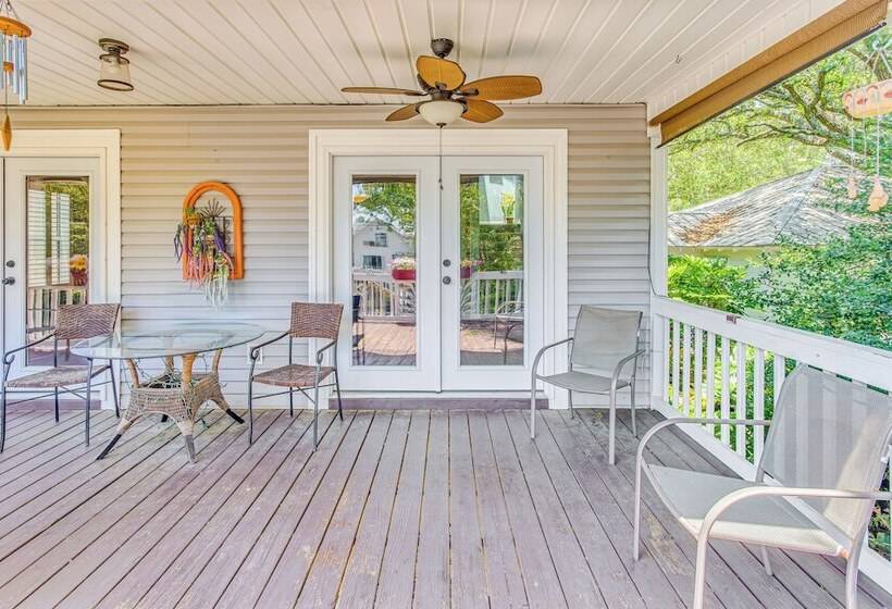 1/2 Mi To Ocean: Sunny Surfside Beach Escape!