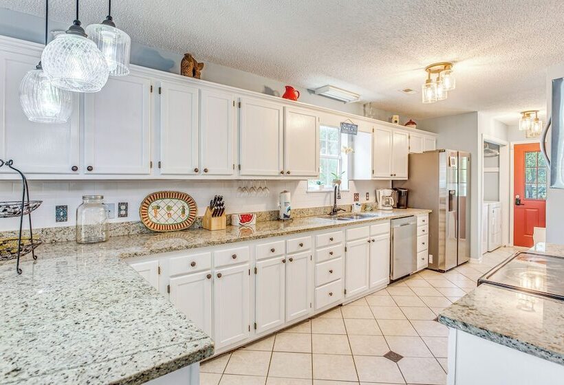 1/2 Mi To Ocean: Sunny Surfside Beach Escape!