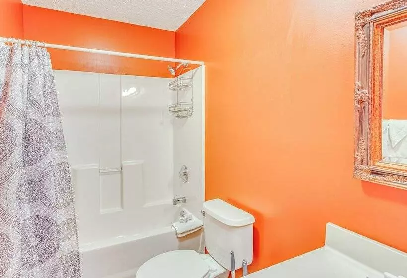 1/2 Mi To Ocean: Sunny Surfside Beach Escape!