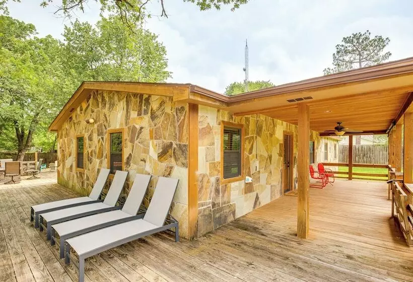 Deck & Fire Pit: Unique Pottsboro Haven