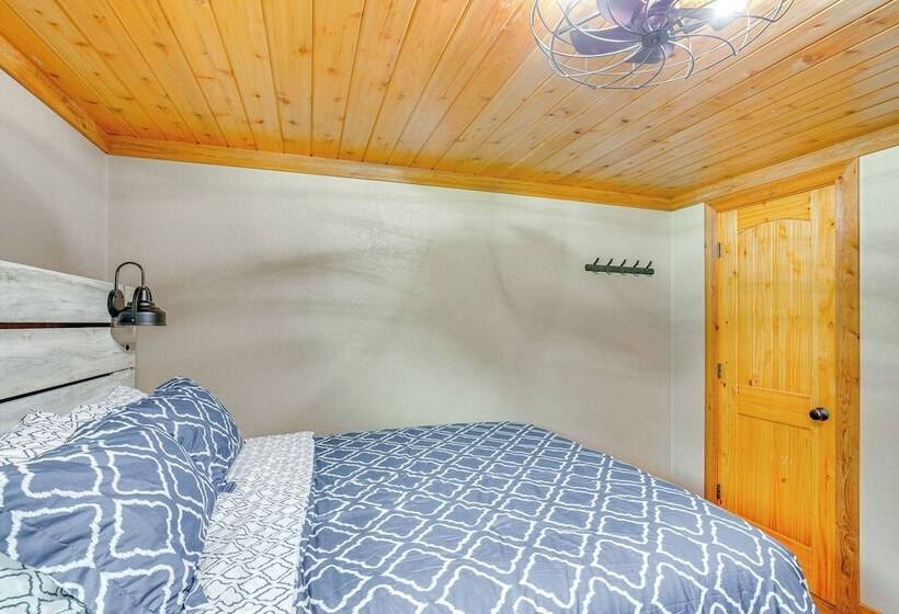 Deck & Fire Pit: Unique Pottsboro Haven