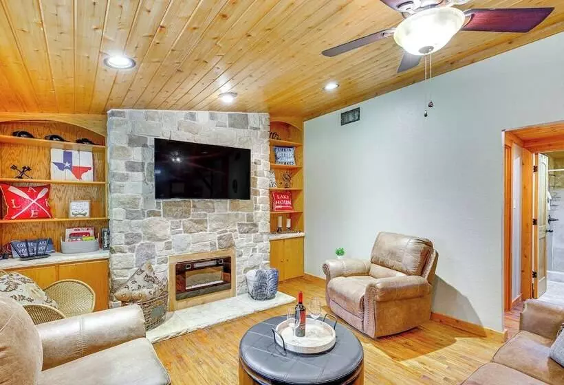 Deck & Fire Pit: Unique Pottsboro Haven