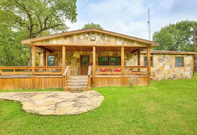 Deck & Fire Pit: Unique Pottsboro Haven