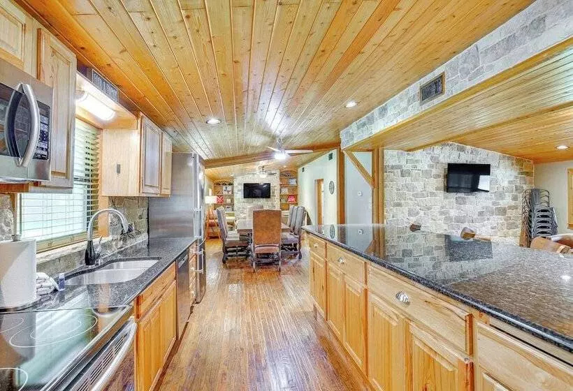 Deck & Fire Pit: Unique Pottsboro Haven