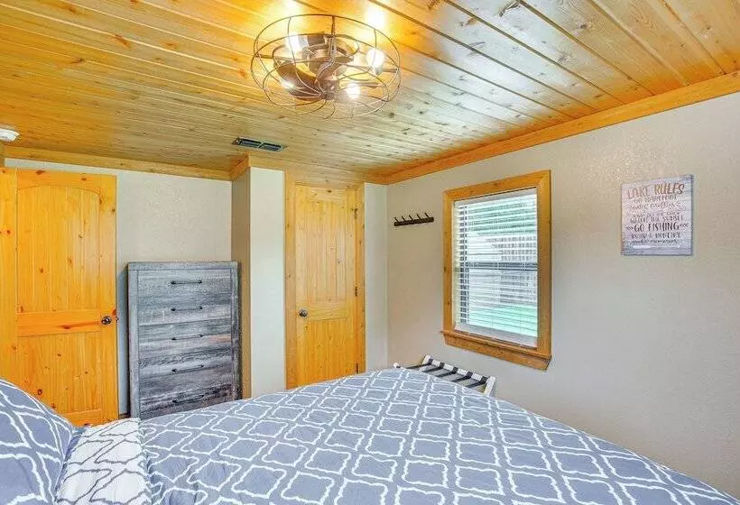 Deck & Fire Pit: Unique Pottsboro Haven