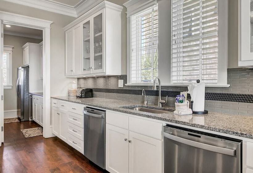 3100 Palm Boulevard By Avantstay Beachfront, Ocean Views, Private Pool