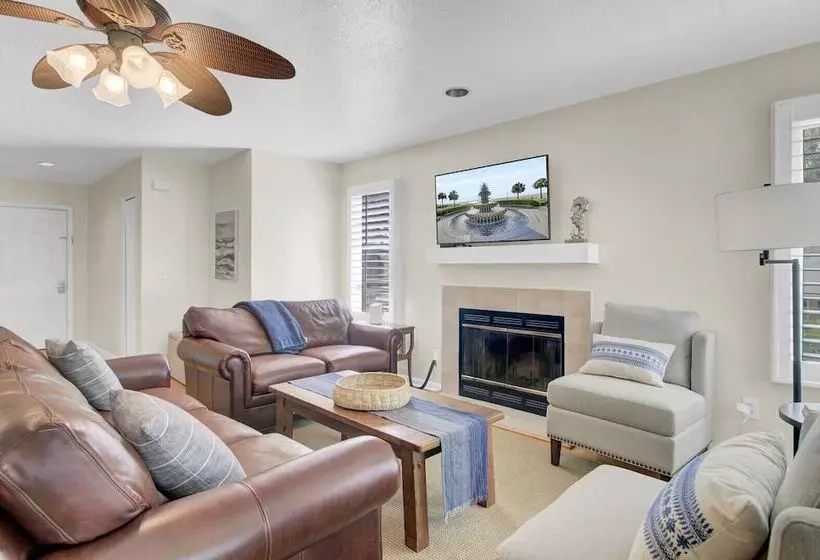 401 Yacht By Avantstay Marina View, Pool, Porch