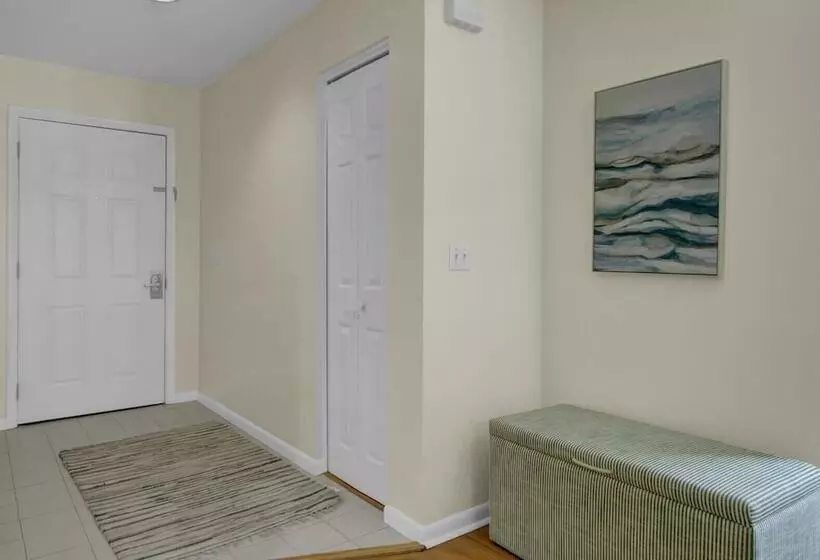 401 Yacht By Avantstay Marina View, Pool, Porch
