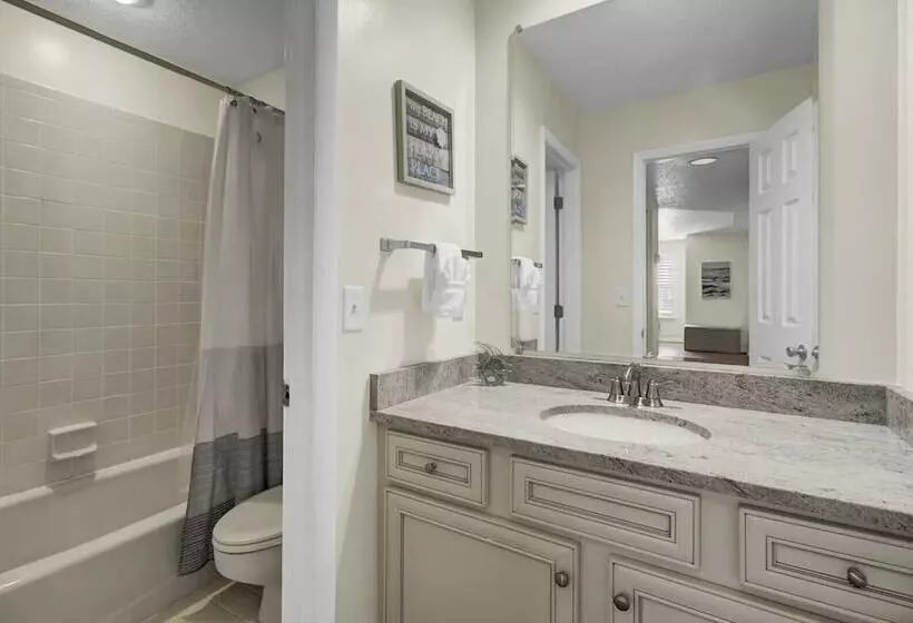 401 Yacht By Avantstay Marina View, Pool, Porch