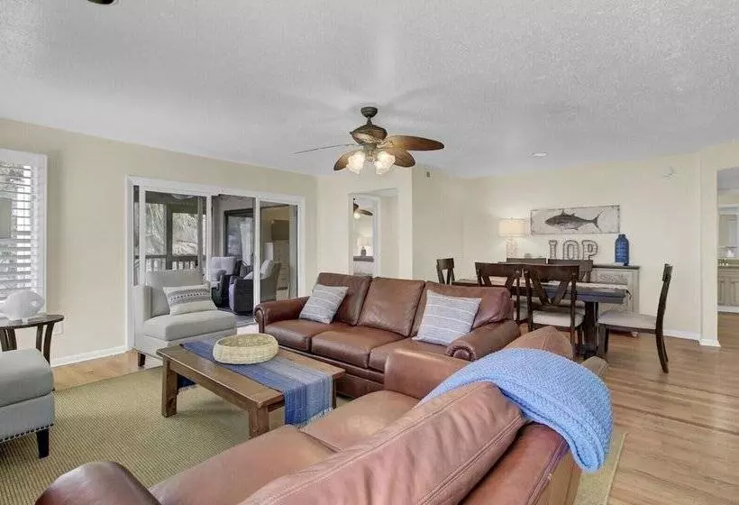 401 Yacht By Avantstay Marina View, Pool, Porch