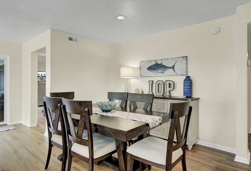 401 Yacht By Avantstay Marina View, Pool, Porch