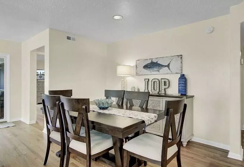 401 Yacht By Avantstay Marina View, Pool, Porch