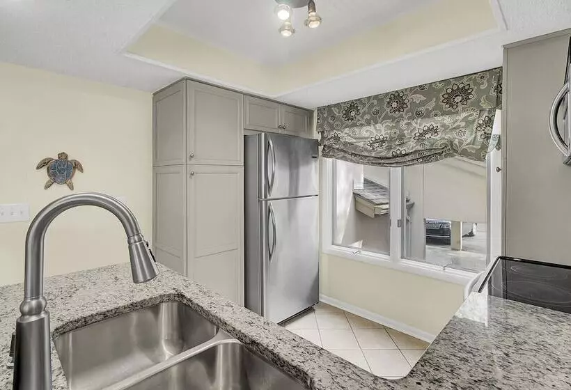 401 Yacht By Avantstay Marina View, Pool, Porch