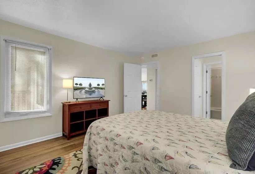 401 Yacht By Avantstay Marina View, Pool, Porch