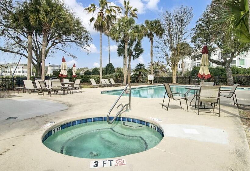 401 Yacht By Avantstay Marina View, Pool, Porch