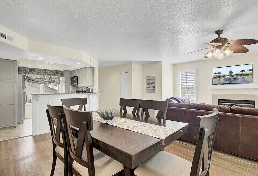 401 Yacht By Avantstay Marina View, Pool, Porch