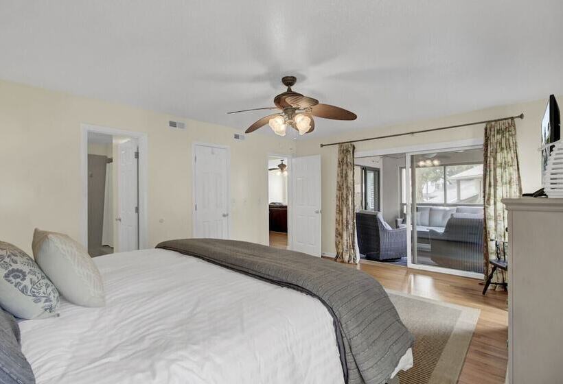 401 Yacht By Avantstay Marina View, Pool, Porch