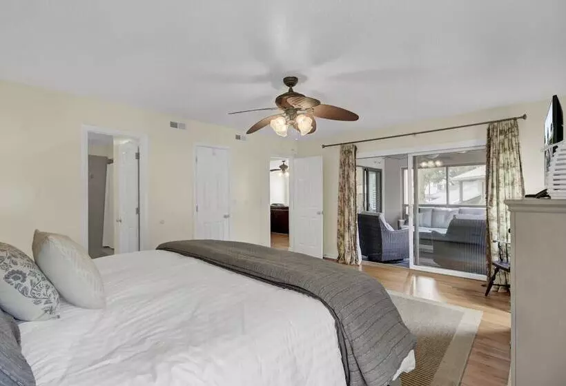 401 Yacht By Avantstay Marina View, Pool, Porch