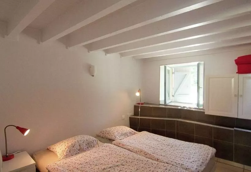 Atmospheric Gite With Large Terrace