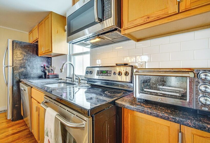 Bennington Gem W/ Smart Tv Near Historic District!