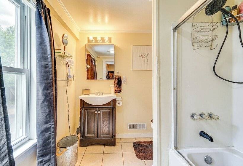 Bennington Gem W/ Smart Tv Near Historic District!